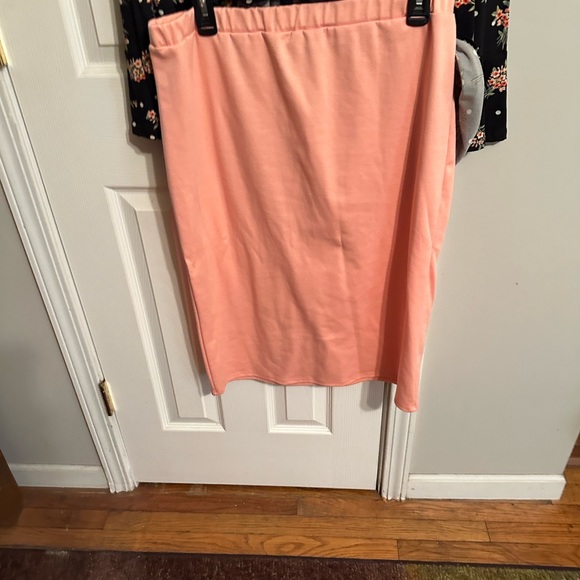 2 pc Chic Floral Black and Peach Skirt Set - Picture 3 of 5